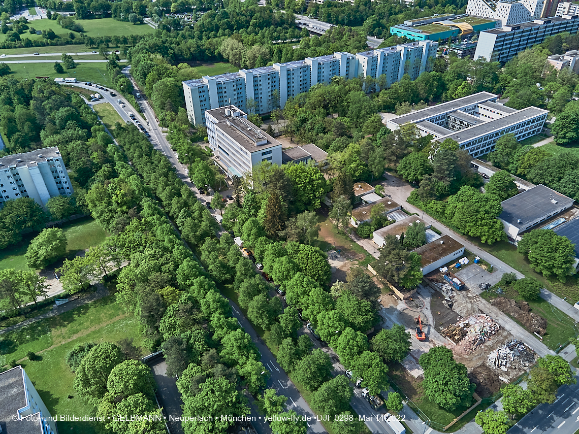 14.05.2022 - Luftbilder von der Baustelle Haus für Kinder in Neuperlach